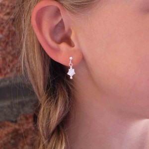 Boucles d'oreilles étoile en nacre blanche BONACENF007A