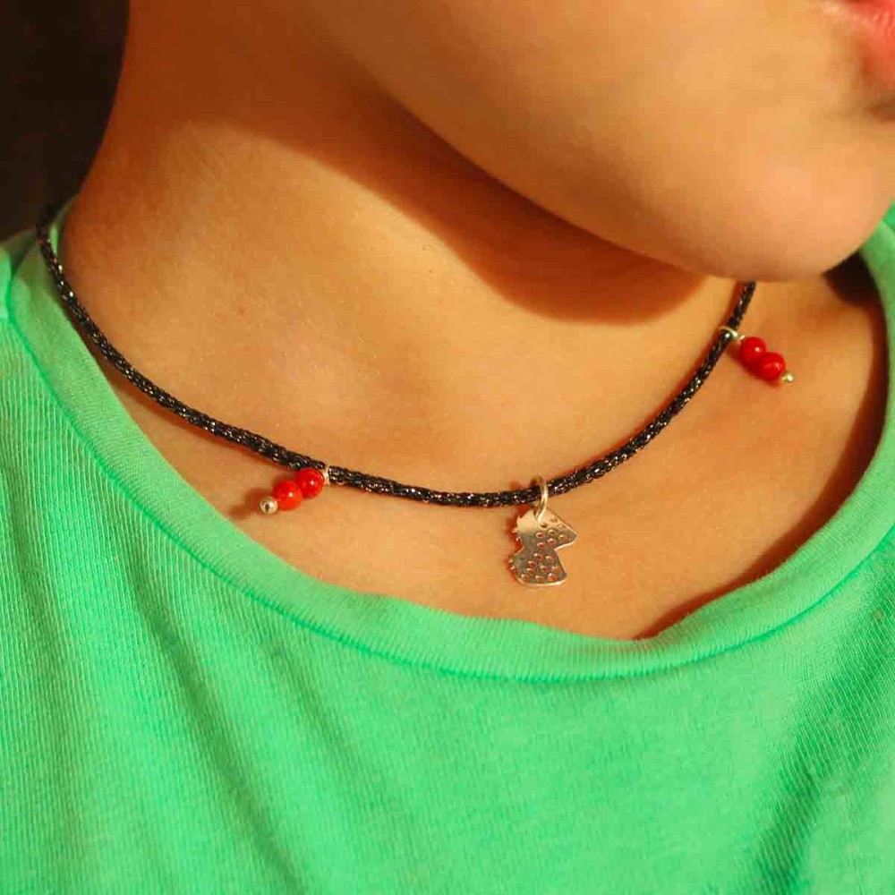 Collier de perles pour enfants en or 14 carats et corail rouge En vente sur 1stD