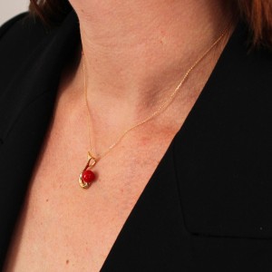 Pendentif crochet en or et sa perle de corail rouge véritable PDCORM0012O