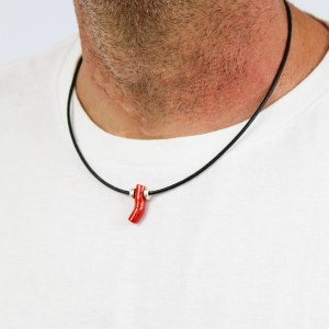 Collier en cuir noir et son morceau de corail brut COCORH0014A