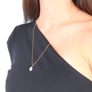 Collier long et son grain de riz en nacre blanche CONACF0059V