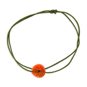 Bracelet cordon vert et sa rondelle de corail rouge BRCORH0026A