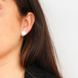 Boucles d'oreilles carrées en nacre blanche BONACF0035A