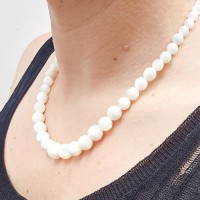 Collier en perle de nacre blanche dégradée CONACF0070V
