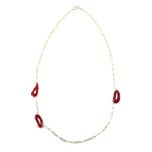 Collier en chaine rectangle et ses noeuds en corail rouge intense COCORF0091V