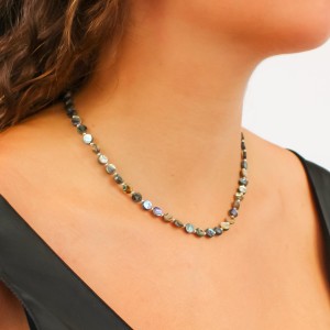Collier en pastille ronde de nacre bleue CONACF0072A