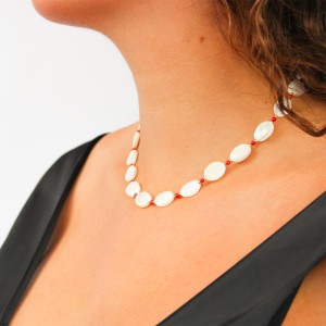 Collier pastilles de nacre et perles de corail COCORF0093V