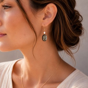 Boucles d'oreilles en nacre noire ovale BONACF0020G