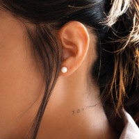 Boucles d'oreilles petite perle de nacre BONACF004A