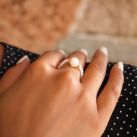 Bague en nacre blanche BANACF005G