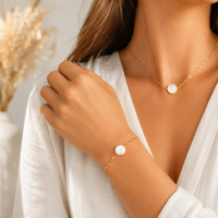 Bracelet en chaine et pastille de nacre blanche BRNACF0054G