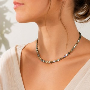 Collier en pastilles rondes de nacre bleue CONACF0072A