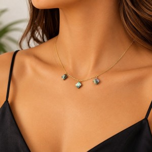 Collier avec des carrés de nacre bleue CONACF0056G