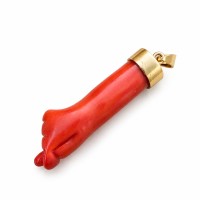 Pendentif Main en corail rouge et or 18 carats PDCORF0041O