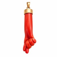 Pendentif Main en corail rouge et or 18 carats PDCORF0041O