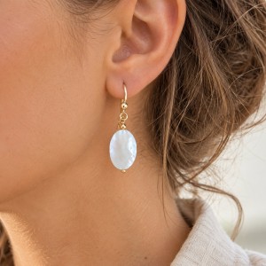 Boucles d’oreilles dormeuses en nacre blanche et Gold Filled BONACF0061G